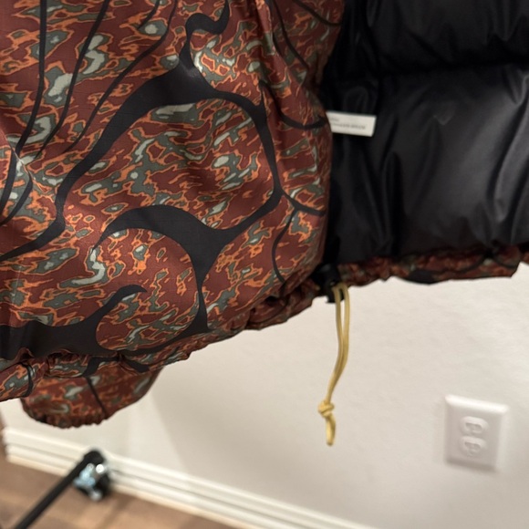 NWT The North Face Retro 71 Sierra Black/Brown Printed Short Down Jacket - M - Picture 10 of 10